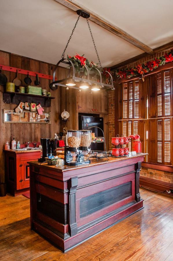 The Historic Wolf Hotel Ellinwood Εξωτερικό φωτογραφία