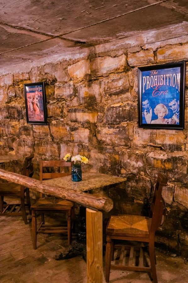 The Historic Wolf Hotel Ellinwood Εξωτερικό φωτογραφία