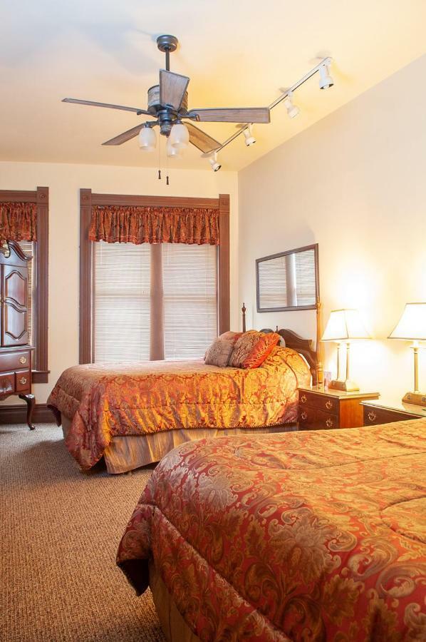 The Historic Wolf Hotel Ellinwood Εξωτερικό φωτογραφία